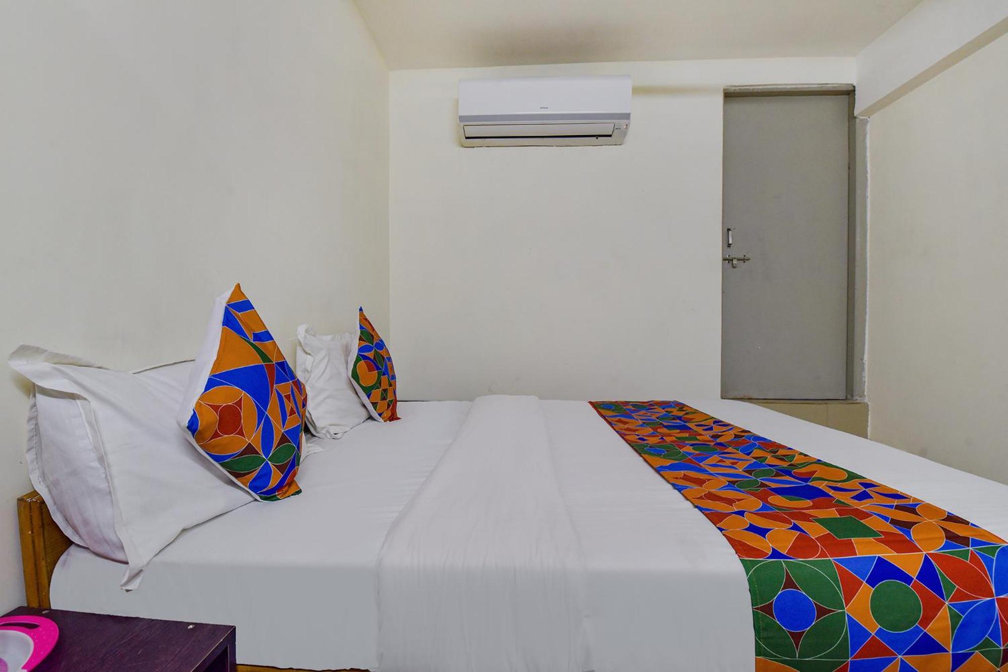 Hotel O Himalaya Inn Ahmedabad Buitenkant foto