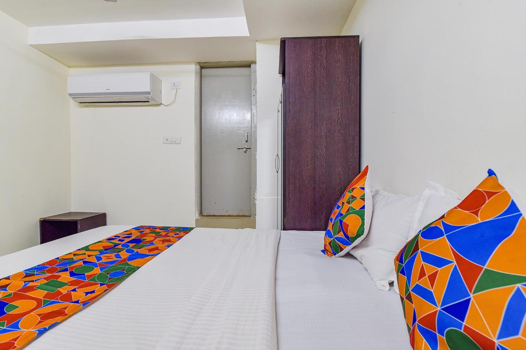 Hotel O Himalaya Inn Ahmedabad Buitenkant foto