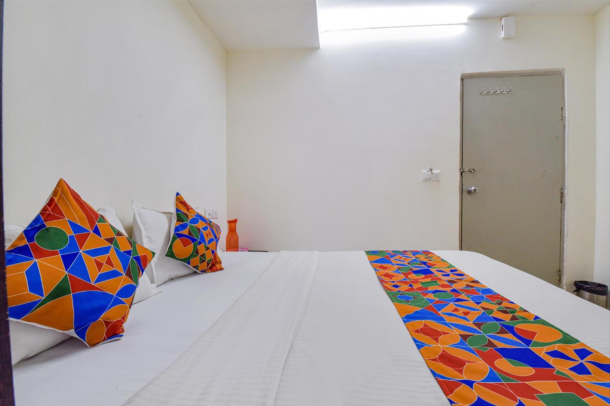 Hotel O Himalaya Inn Ahmedabad Buitenkant foto