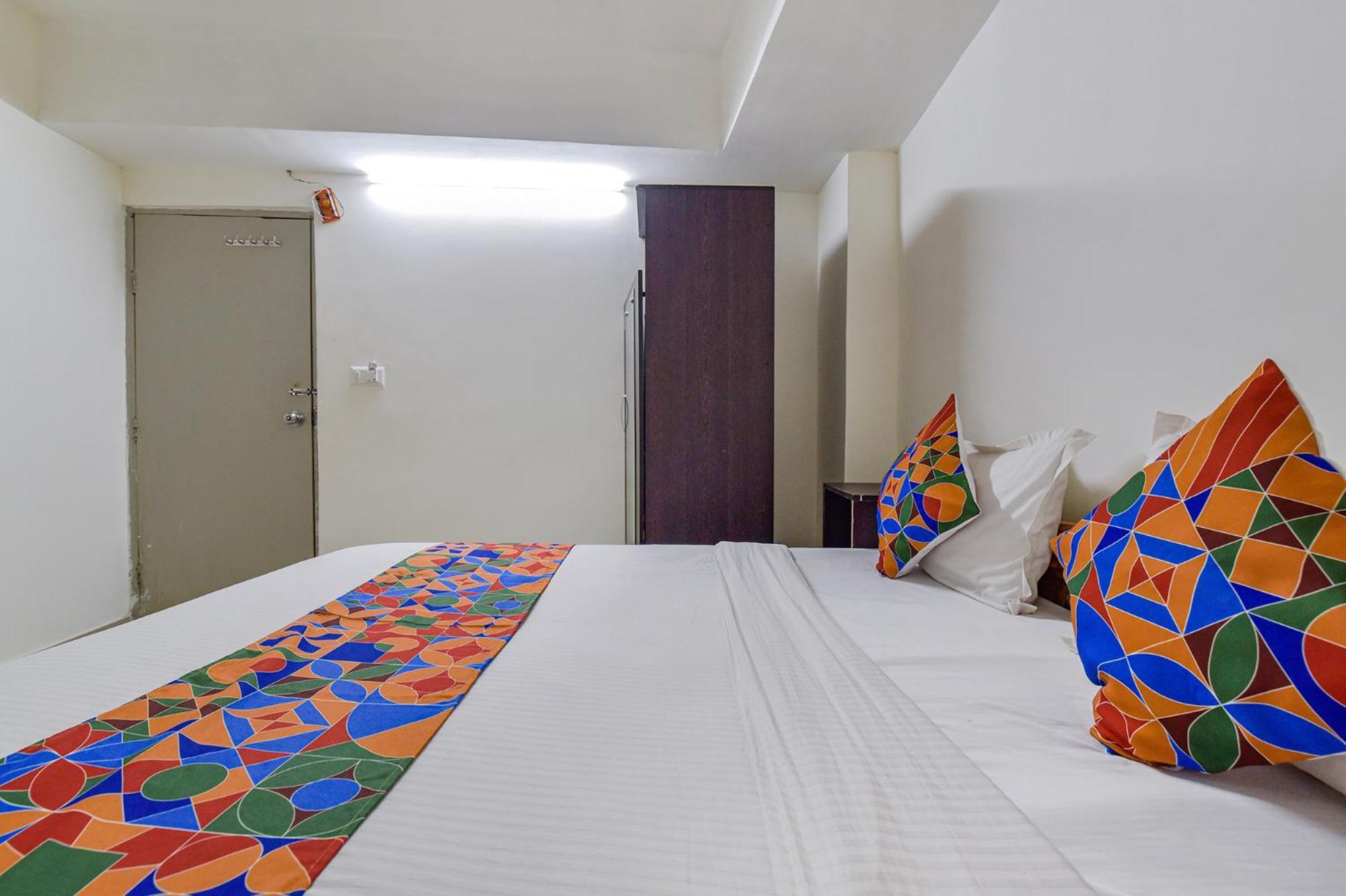 Hotel O Himalaya Inn Ahmedabad Buitenkant foto