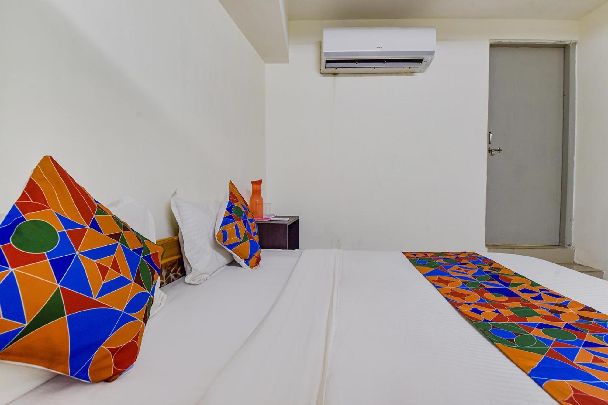 Hotel O Himalaya Inn Ahmedabad Buitenkant foto