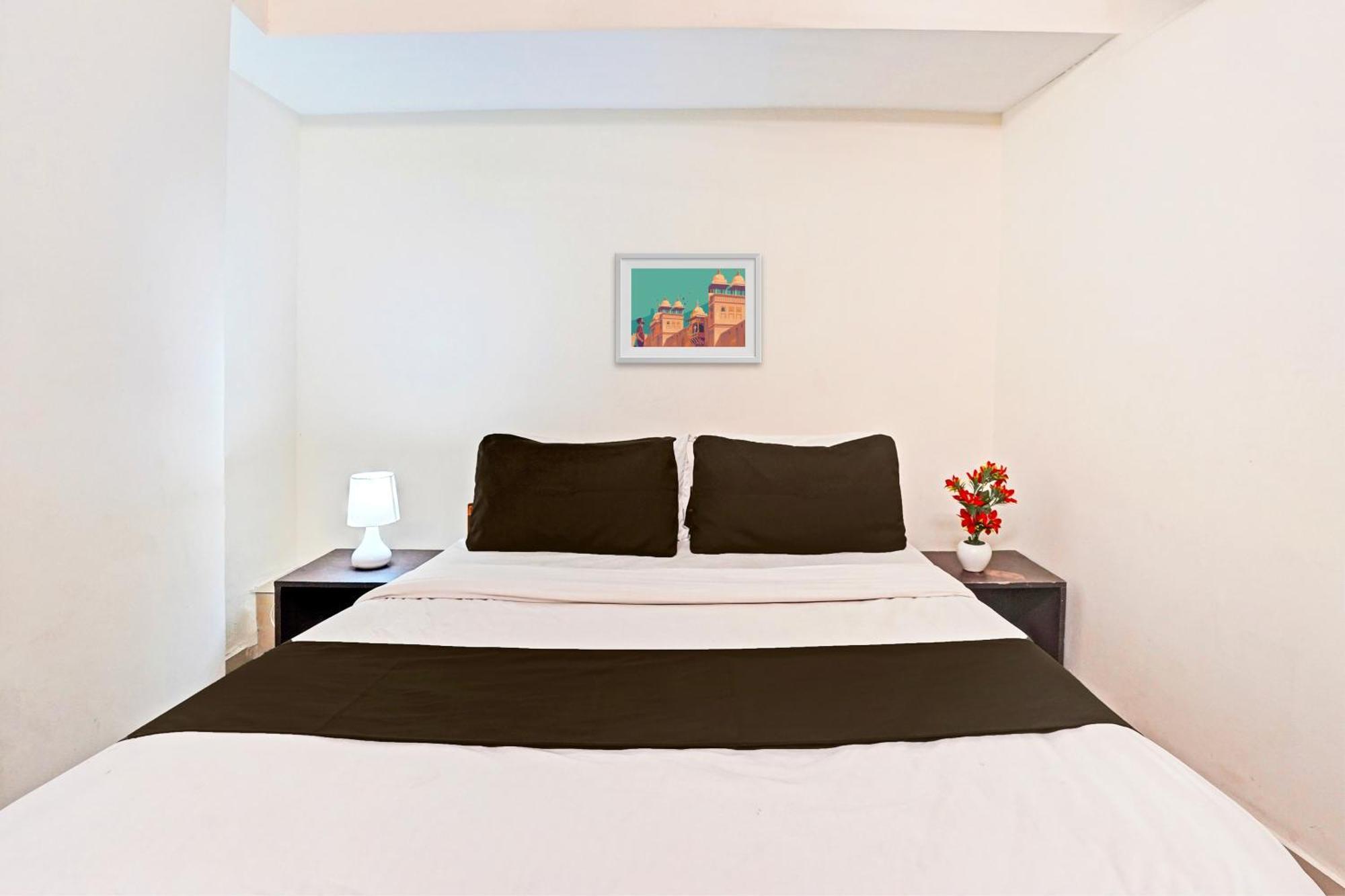 Hotel O Himalaya Inn Ahmedabad Buitenkant foto
