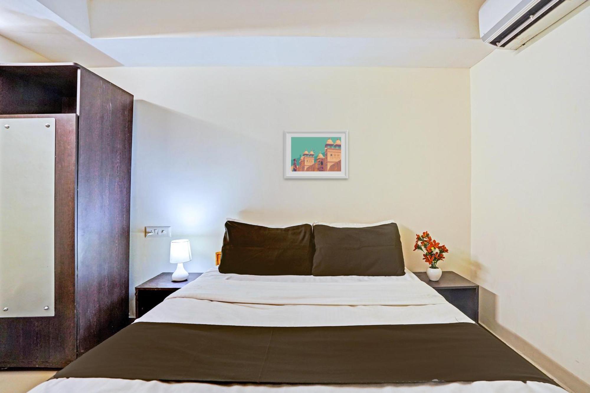 Hotel O Himalaya Inn Ahmedabad Buitenkant foto