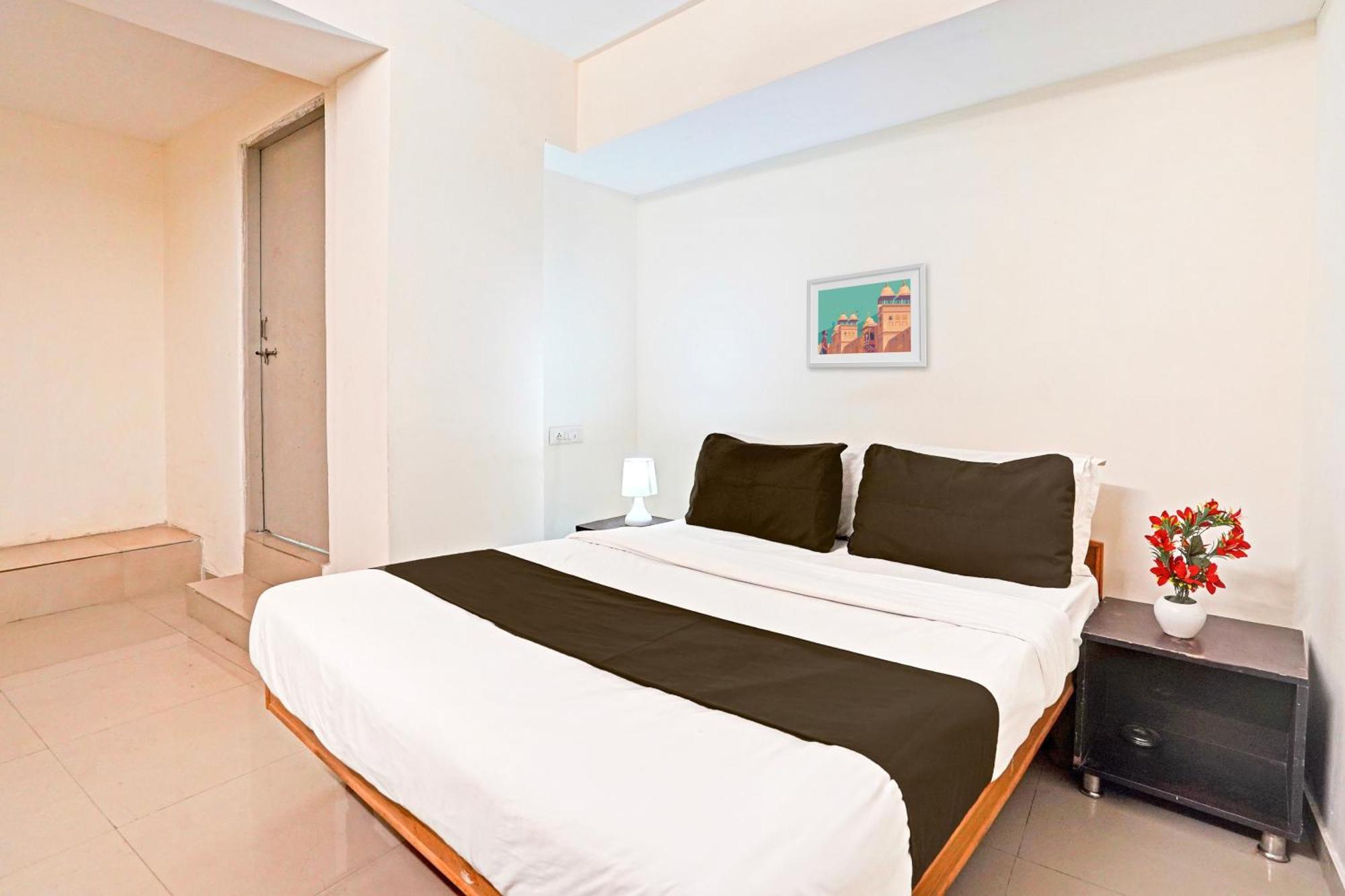 Hotel O Himalaya Inn Ahmedabad Buitenkant foto
