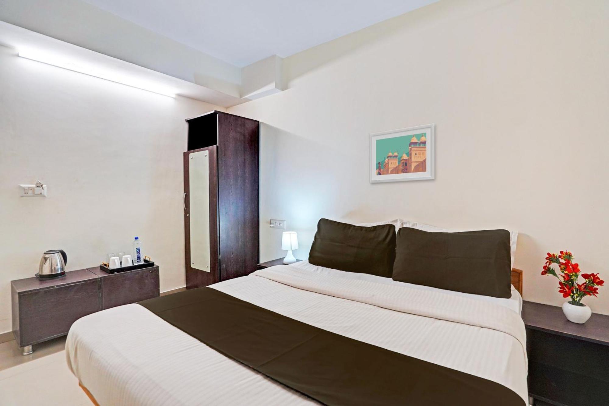 Hotel O Himalaya Inn Ahmedabad Buitenkant foto