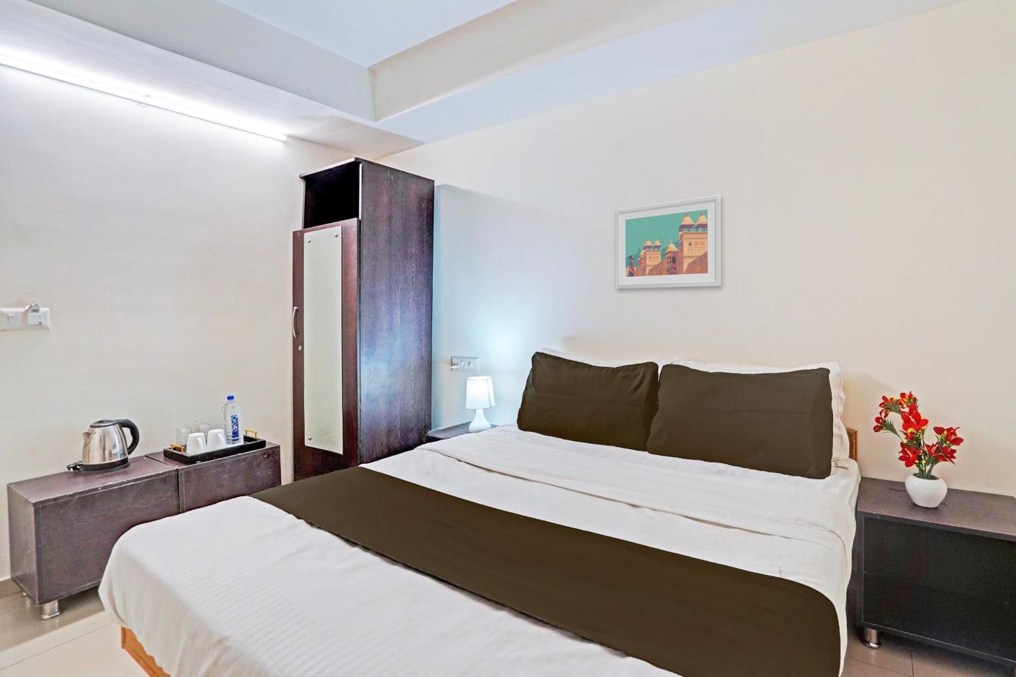 Hotel O Himalaya Inn Ahmedabad Buitenkant foto