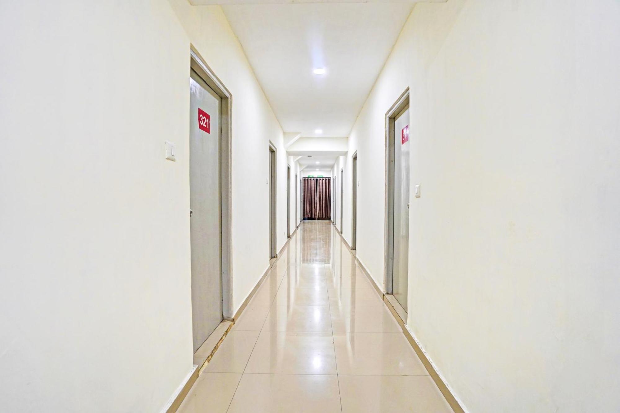 Hotel O Himalaya Inn Ahmedabad Buitenkant foto