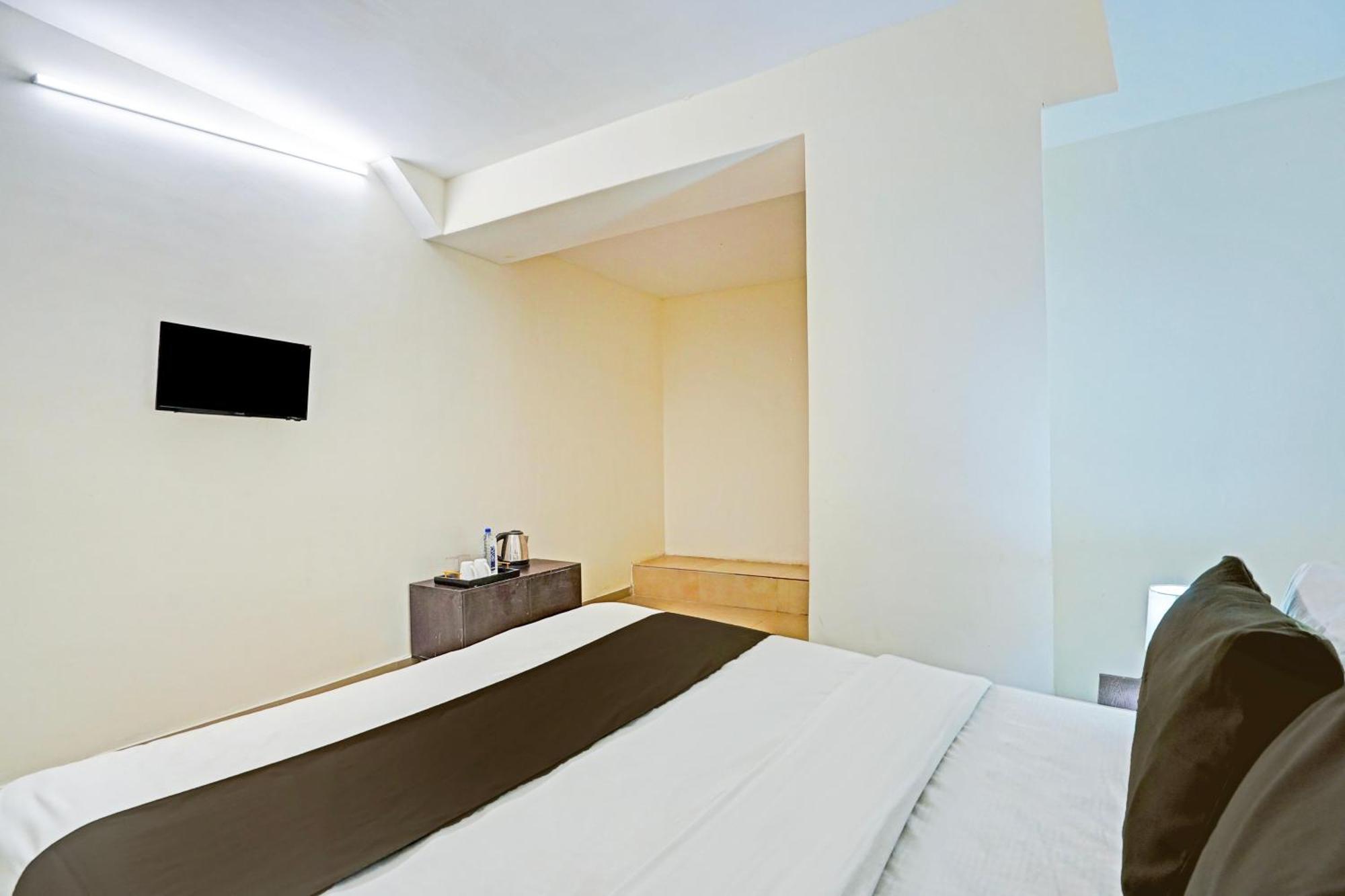 Hotel O Himalaya Inn Ahmedabad Buitenkant foto